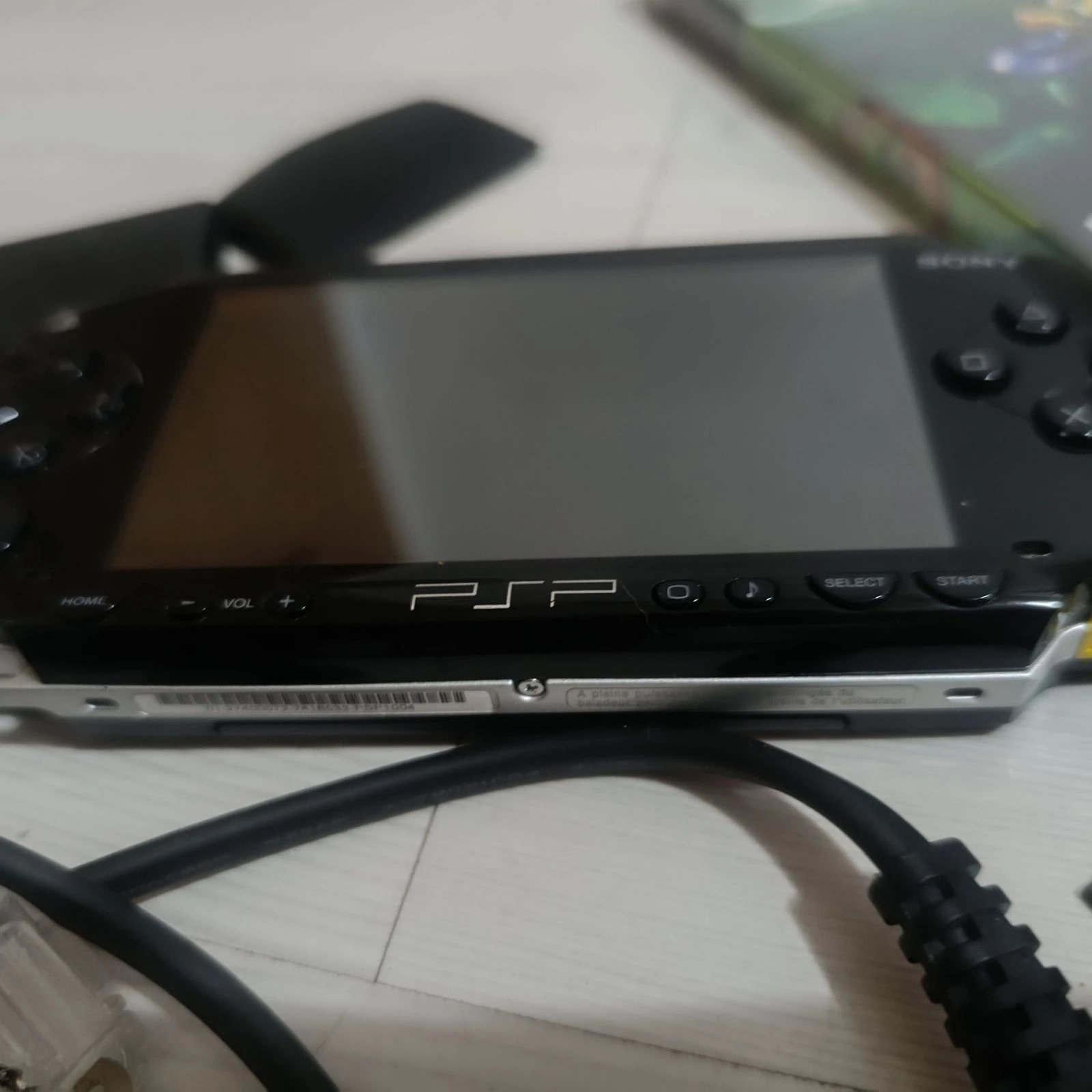 Pack Sony PSP + étui rigide + chargeur d'origine + carte 2 Go + 5 jeux – photo 9